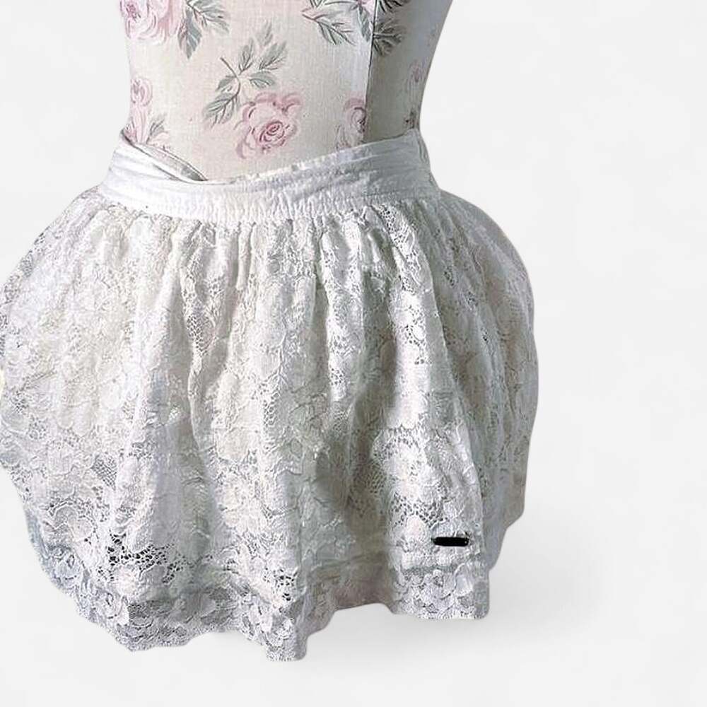 Abercrombie & Fitch Women's White and Cream Skirt